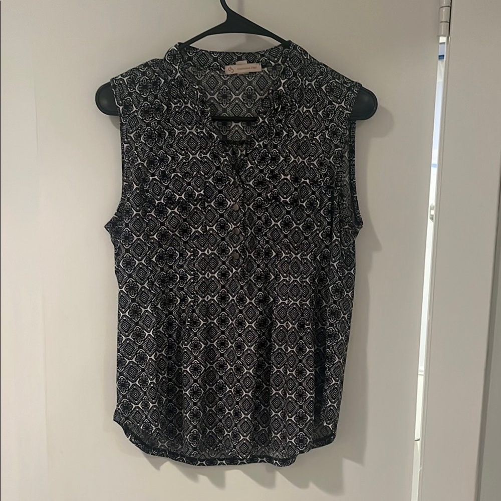 Sleeveless Black and White Patterned Women's Top